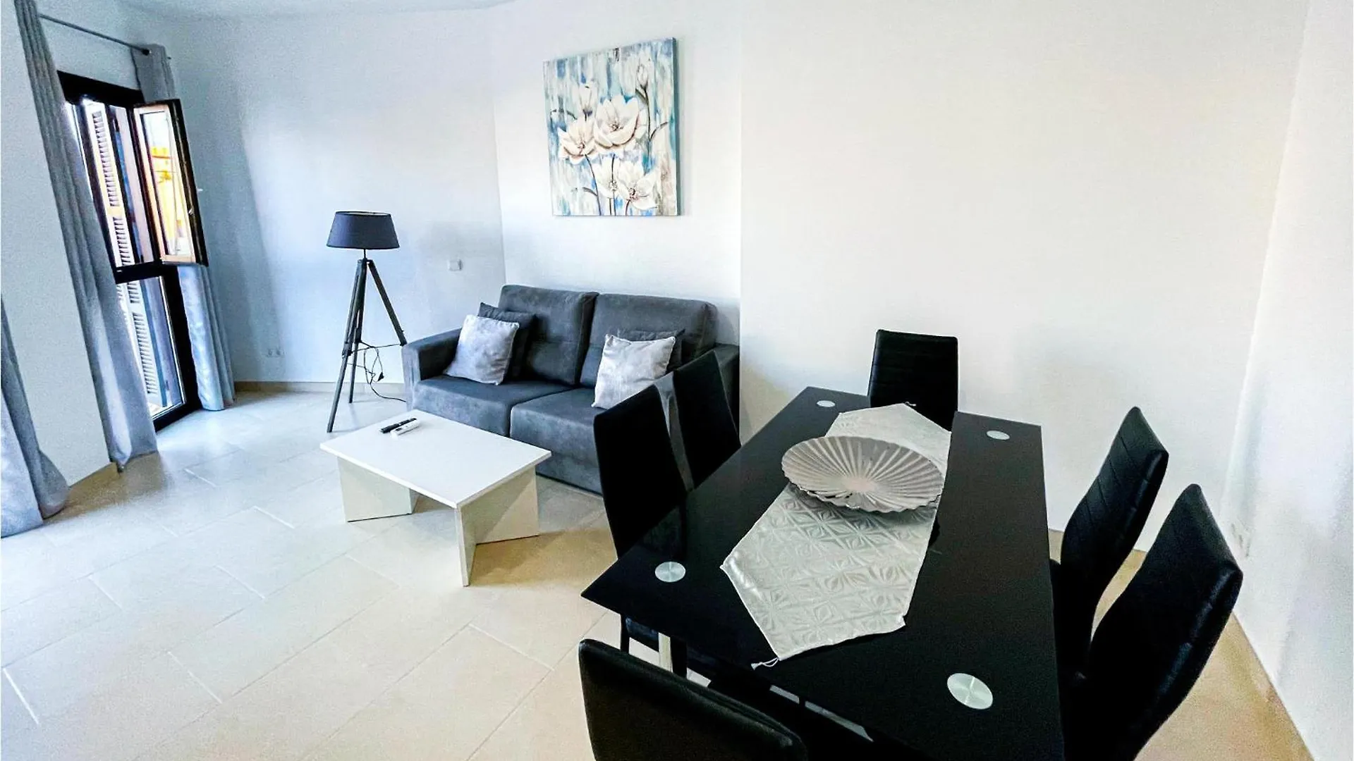 Gorgeous Apartment In Estepona With Kitchen